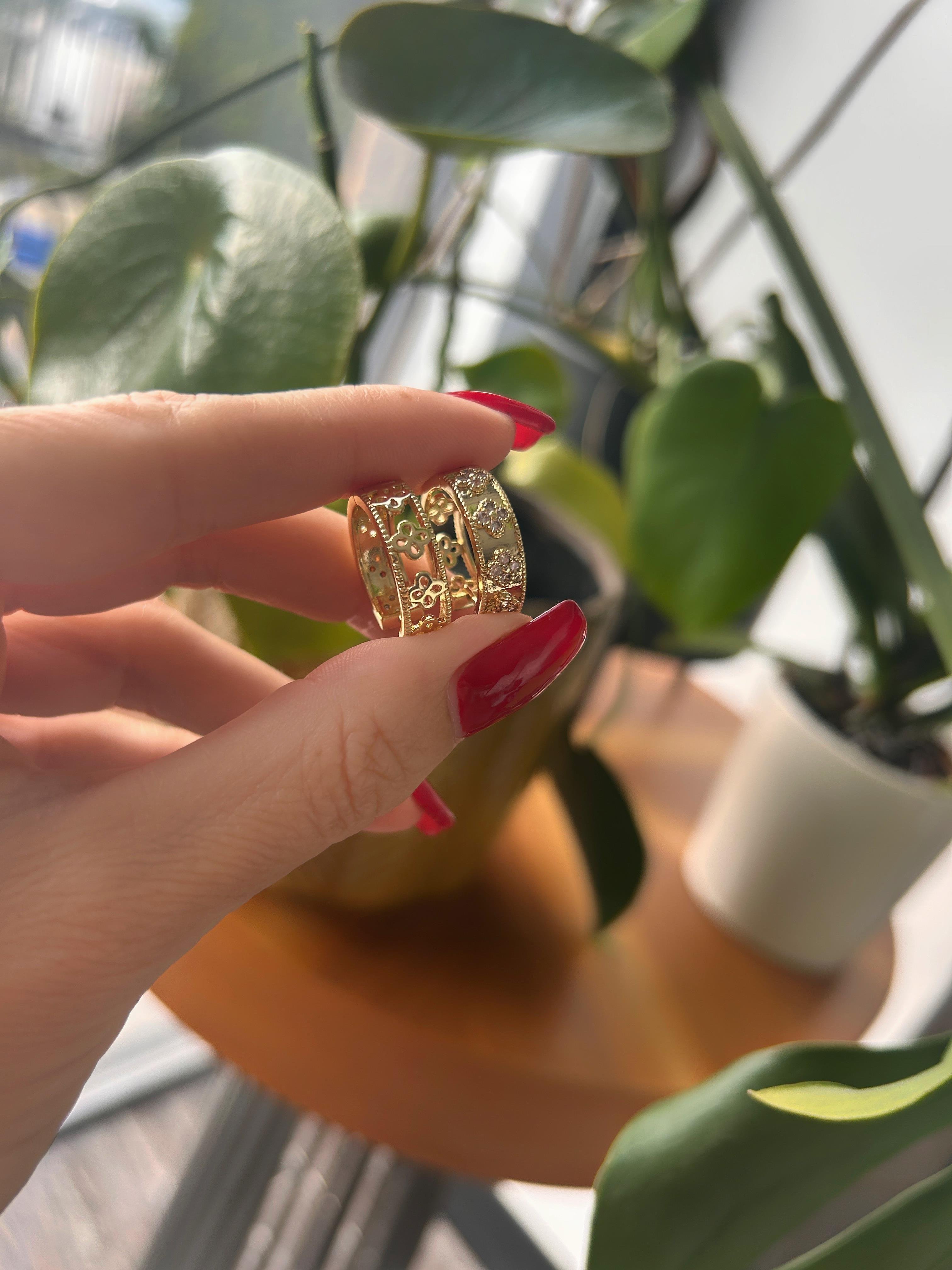 Bujiteri küpeLa MervFLOW GOLD KÜPEFLOW GOLD KÜPE