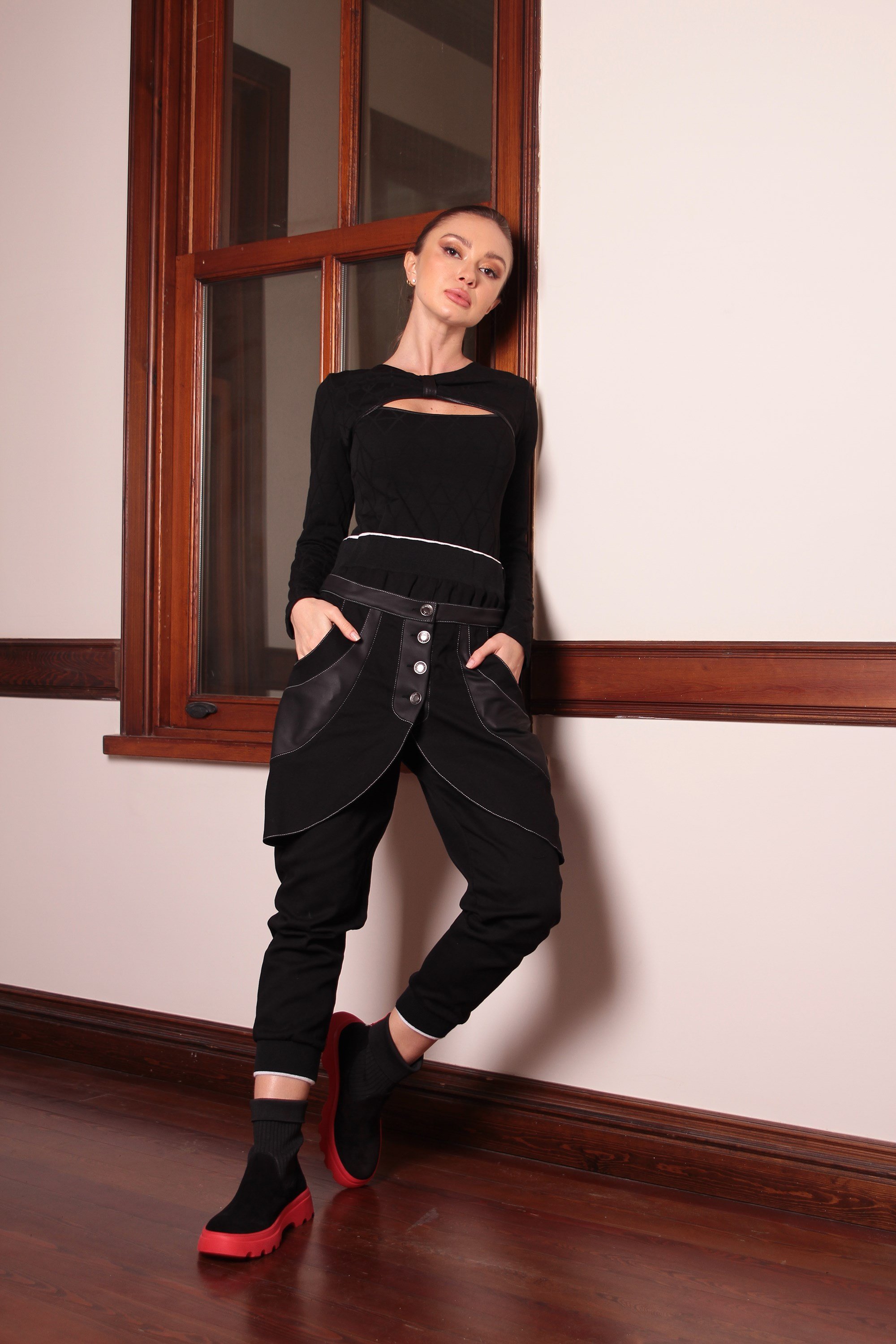 Dekolteli Siyah Bluz - askingoksu.com
