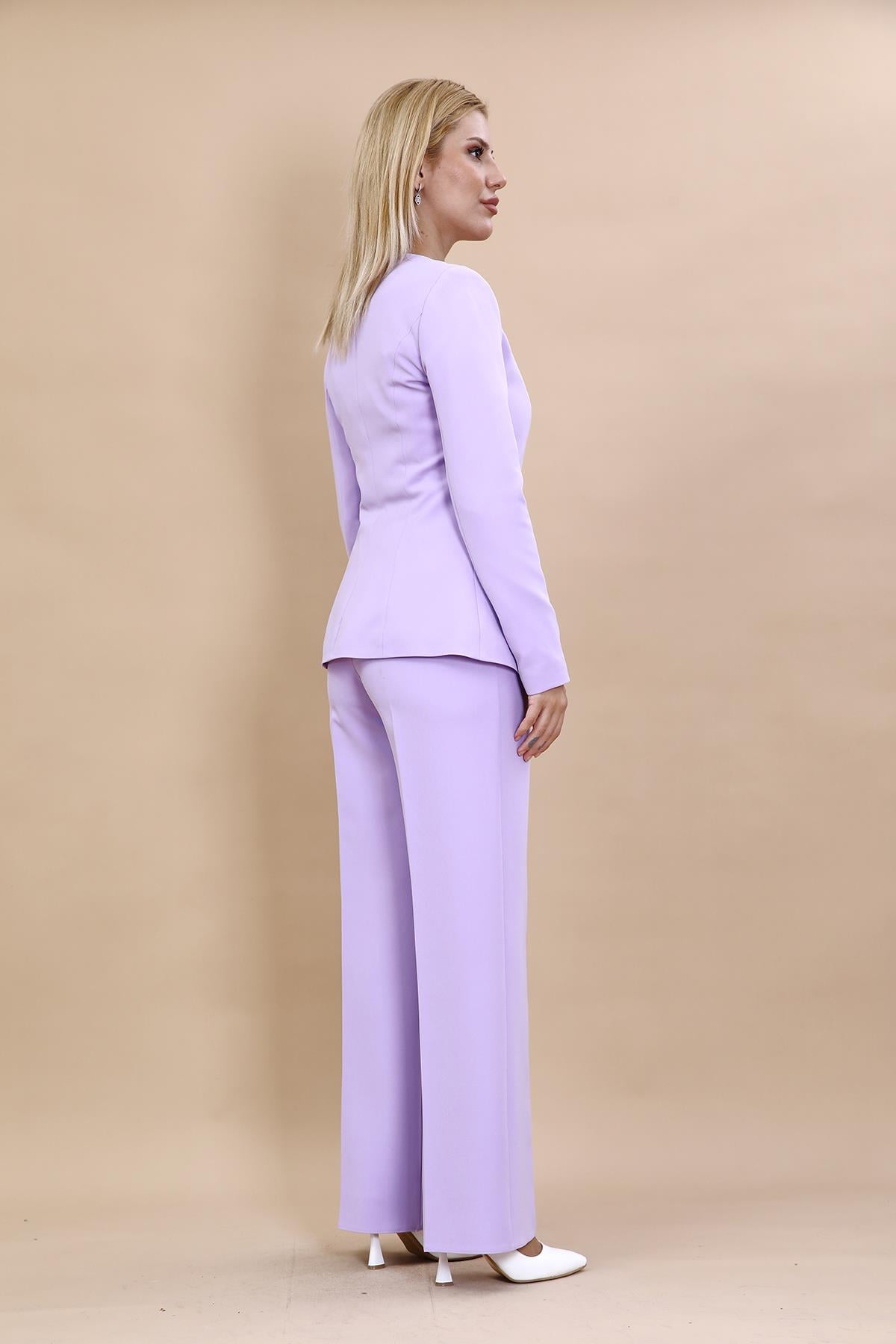 Boydan Düğmeli Kemerli Ceket  & Bol Paça Pantolon Takım-Menekşe Önder Özsoy 1064520 Boydan Düğmeli Kemerli Ceket  & Bol Paça Pantolon Takım