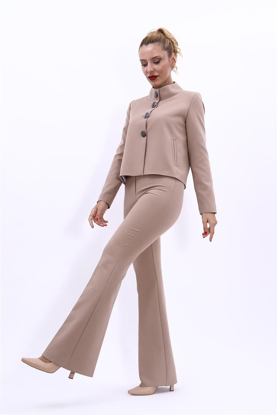 Boydan Düğmeli Mini Ceket & İspanyol  Paça Pantolon Takım-Taş Önder Özsoy 1010530 Boydan Düğmeli Mini Ceket & İspanyol  Paça Pantolon Takım