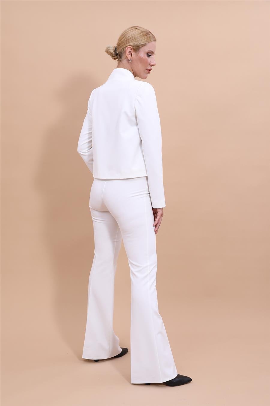 Boydan Düğmeli Mini Ceket & İspanyol  Paça Pantolon Takım-Beyaz Önder Özsoy 1010530 Boydan Düğmeli Mini Ceket & İspanyol  Paça Pantolon Takım
