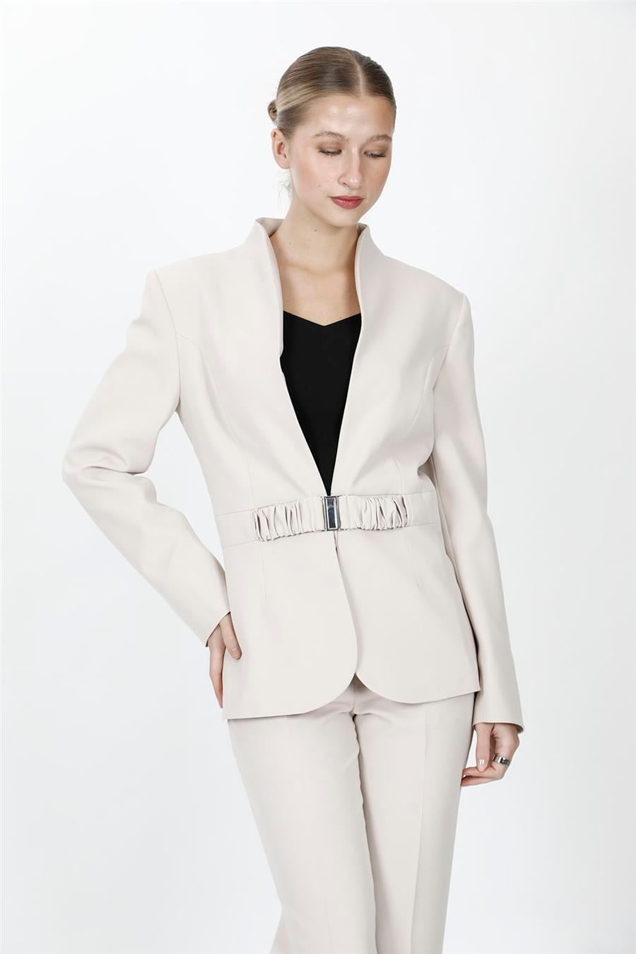 Dik Yaka Modelli Klasik Kadın Ceket-Bej Önder Özsoy 1188100 Ara Boy Ceket
