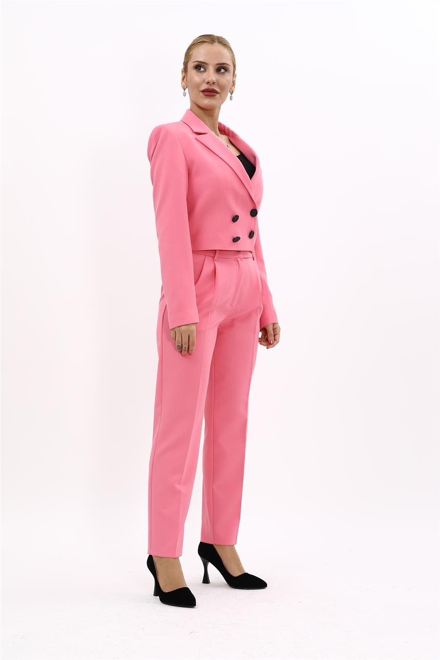 Erkek Yaka Kuruvaze Kısa Ceket & Kemerli Köprülü Dar Paça Pantolon-Pembe Önder Özsoy 1048503 Mini Blazer Ceket & Pileli Boru  Paça Pantolon Takım