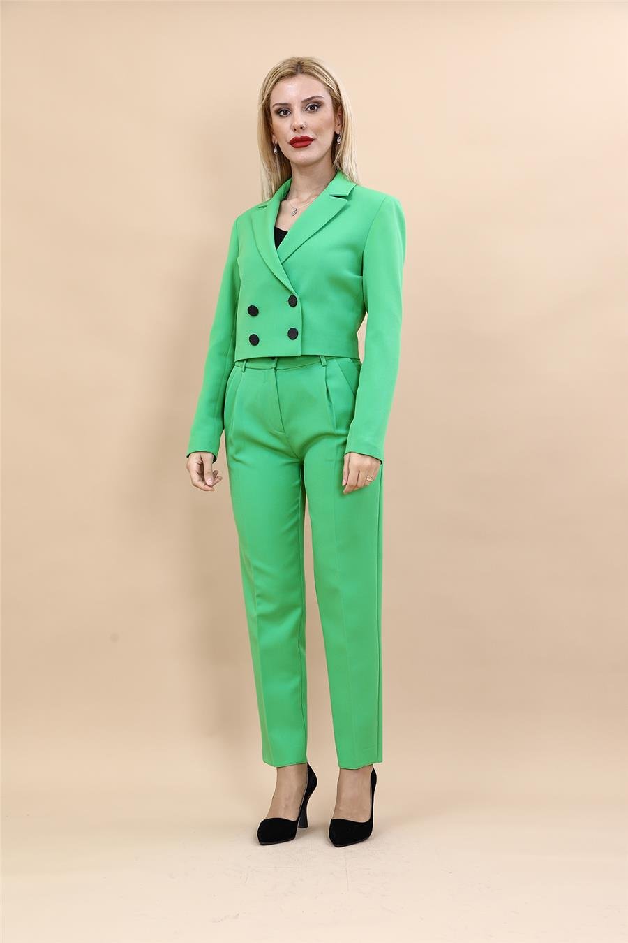Erkek Yaka Kuruvaze Kısa Ceket & Kemerli Köprülü Dar Paça Pantolon-Yeşil Önder Özsoy 1048503 Mini Blazer Ceket & Pileli Boru  Paça Pantolon Takım