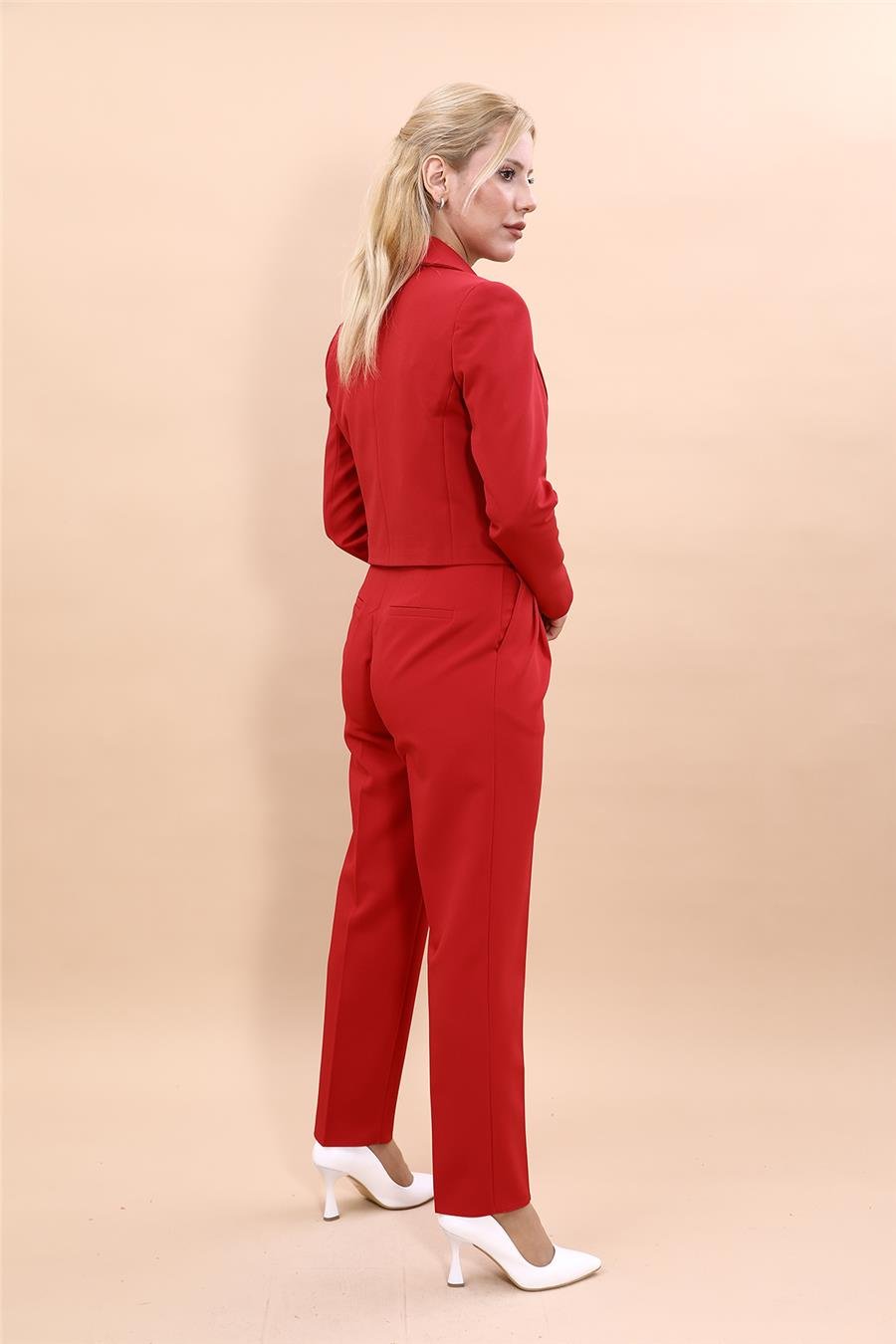 Erkek Yaka Kuruvaze Kısa Ceket & Kemerli Köprülü Dar Paça Pantolon-Kırmızı Önder Özsoy 1048503 Mini Blazer Ceket & Pileli Boru  Paça Pantolon Takım