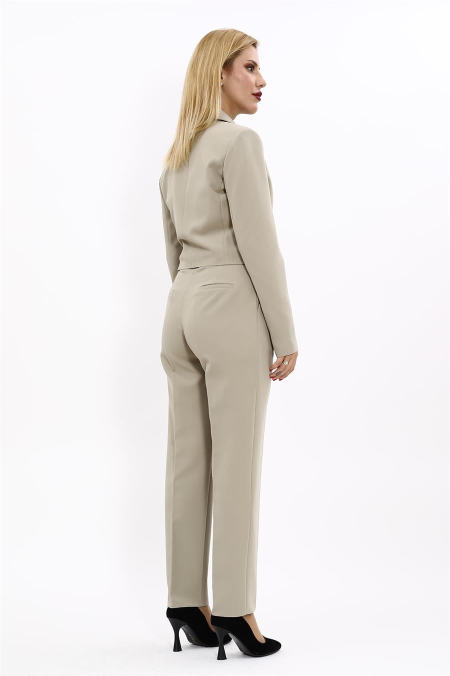 Erkek Yaka Kuruvaze Kısa Ceket & Kemerli Köprülü Dar Paça Pantolon-Bambu Önder Özsoy 1048503 Mini Blazer Ceket & Pileli Boru  Paça Pantolon Takım