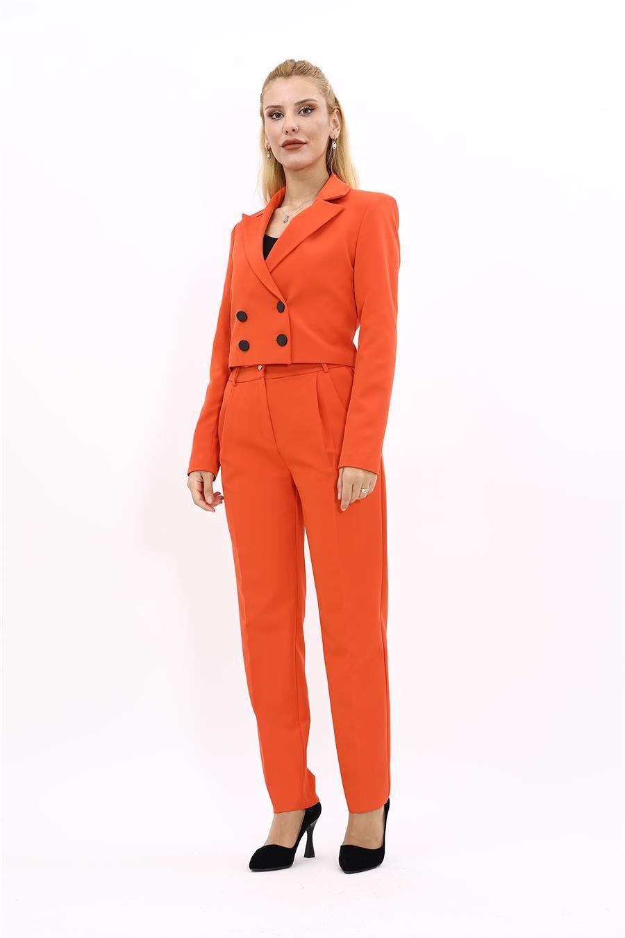 Erkek Yaka Kuruvaze Kısa Ceket & Kemerli Köprülü Dar Paça Pantolon-Turuncu Önder Özsoy 1048503 Mini Blazer Ceket & Pileli Boru  Paça Pantolon Takım