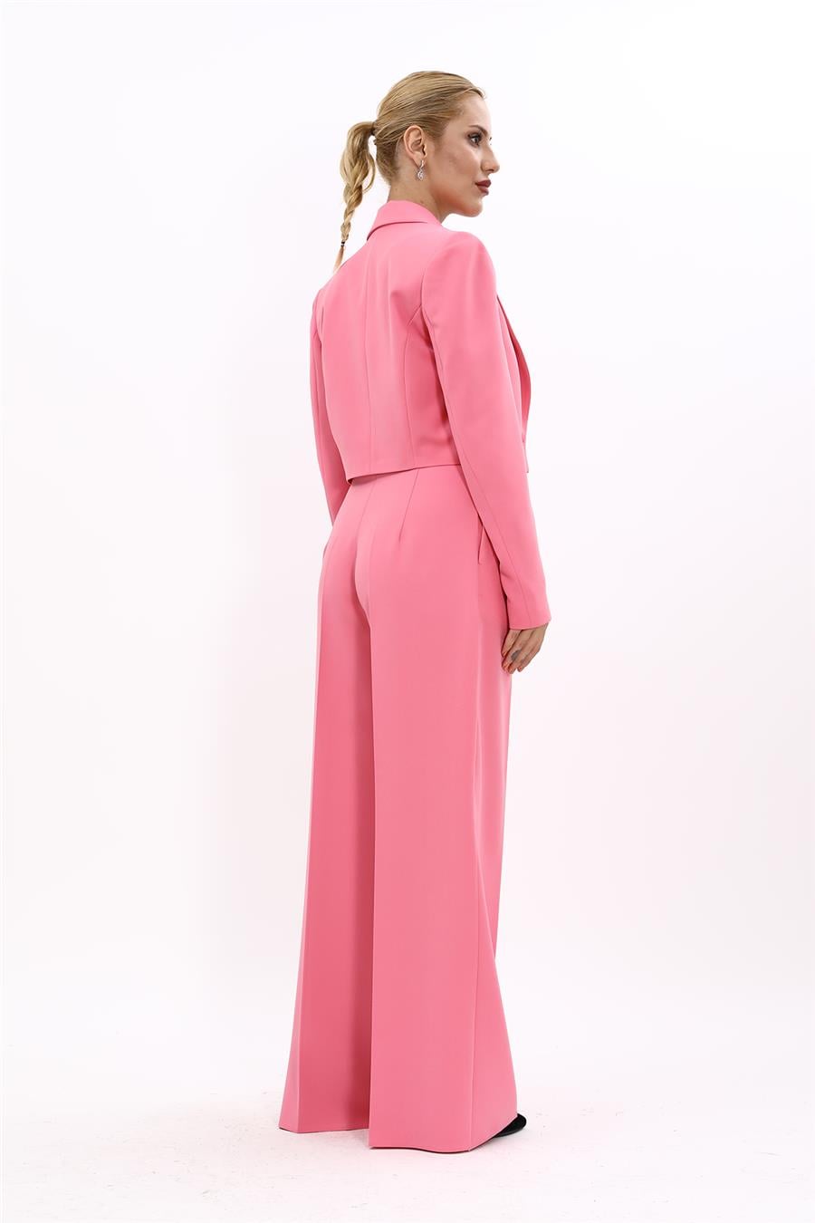 Erkek Yaka Tek Düğmeli Kısa Ceket & Erkek Yaka Drape Kollu Kısa Ceket-Pembe Önder Özsoy 1073521 Tek Düğme Mini Ceket & Yüksek Bel Pileli Bol Paça Pantolon Takım