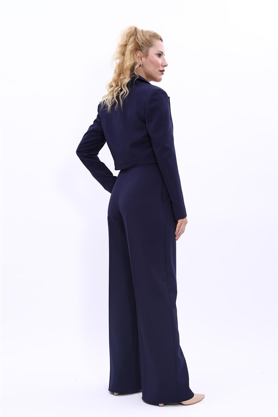 Erkek Yaka Tek Düğmeli Kısa Ceket & Erkek Yaka Drape Kollu Kısa Ceket-Lacivert Önder Özsoy 1073521 Tek Düğme Mini Ceket & Yüksek Bel Pileli Bol Paça Pantolon Takım