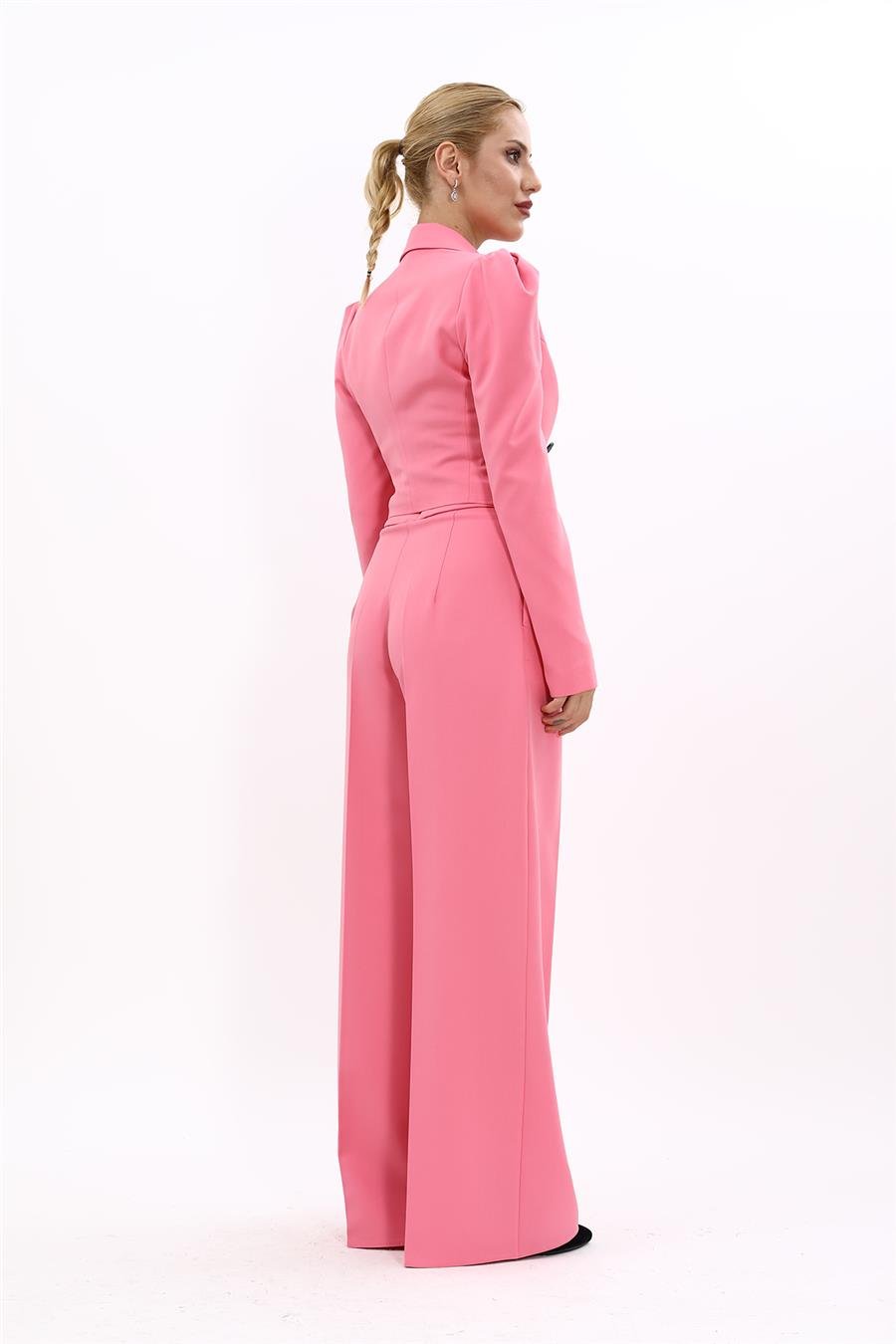 Gömlek Yaka Kısa Ceket & Erkek Yaka Drape Kollu Kısa Ceket-Pembe Önder Özsoy 1057521 Drape Ceket & Yüksek Bel Pileli Bol Paça Pantolon Takım