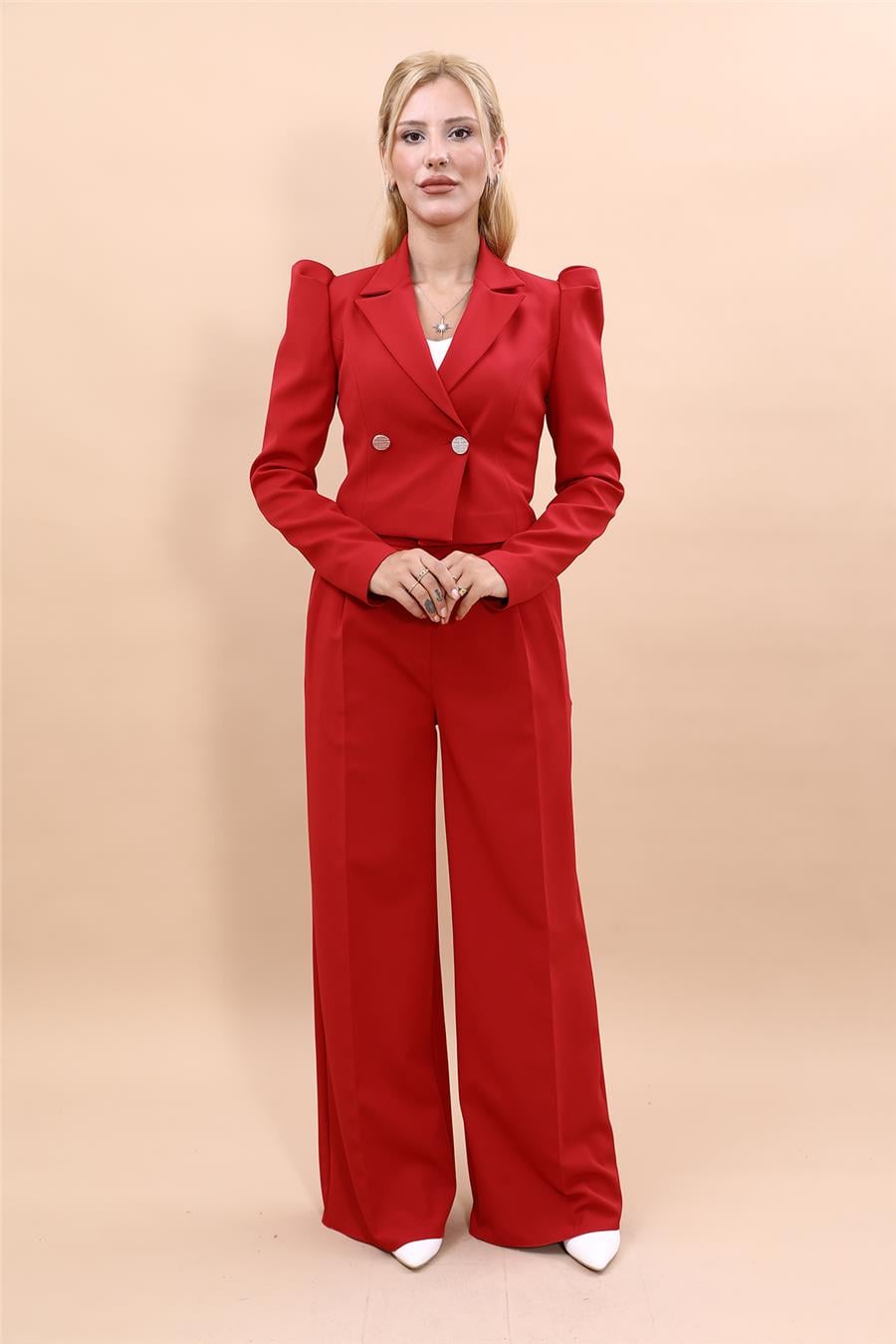 Gömlek Yaka Kısa Ceket & Erkek Yaka Drape Kollu Kısa Ceket-Kırmızı Önder Özsoy 1057521 Drape Ceket & Yüksek Bel Pileli Bol Paça Pantolon Takım