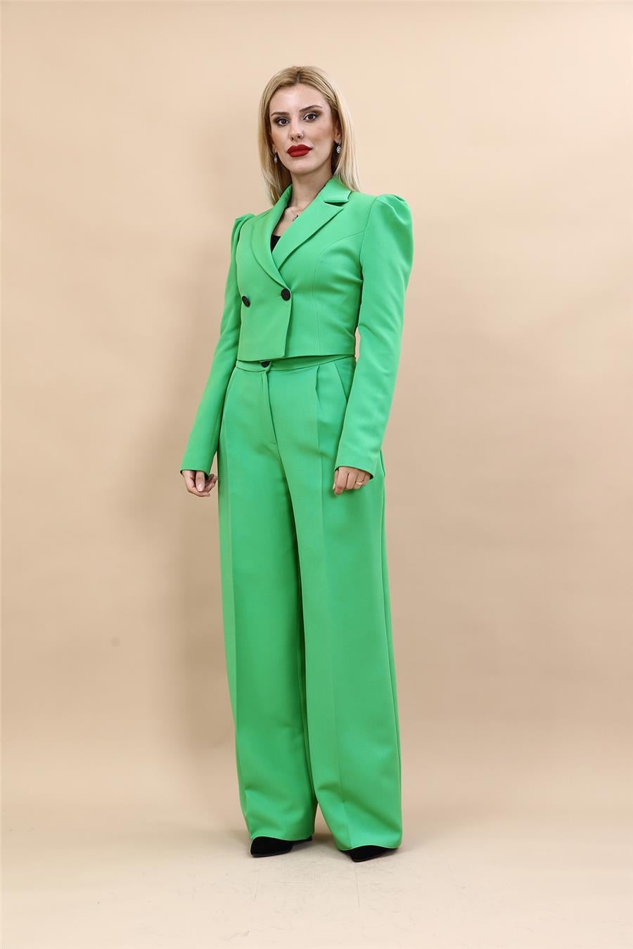 Gömlek Yaka Kısa Ceket & Erkek Yaka Drape Kollu Kısa Ceket-Yeşil Önder Özsoy 1057521 Drape Ceket & Yüksek Bel Pileli Bol Paça Pantolon Takım