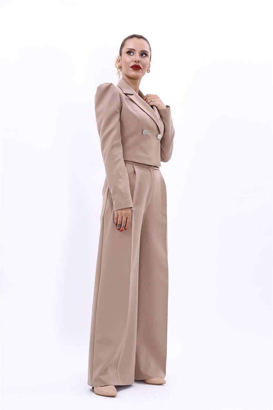 Gömlek Yaka Kısa Ceket & Erkek Yaka Drape Kollu Kısa Ceket-Taş Önder Özsoy 1057521 Drape Ceket & Yüksek Bel Pileli Bol Paça Pantolon Takım