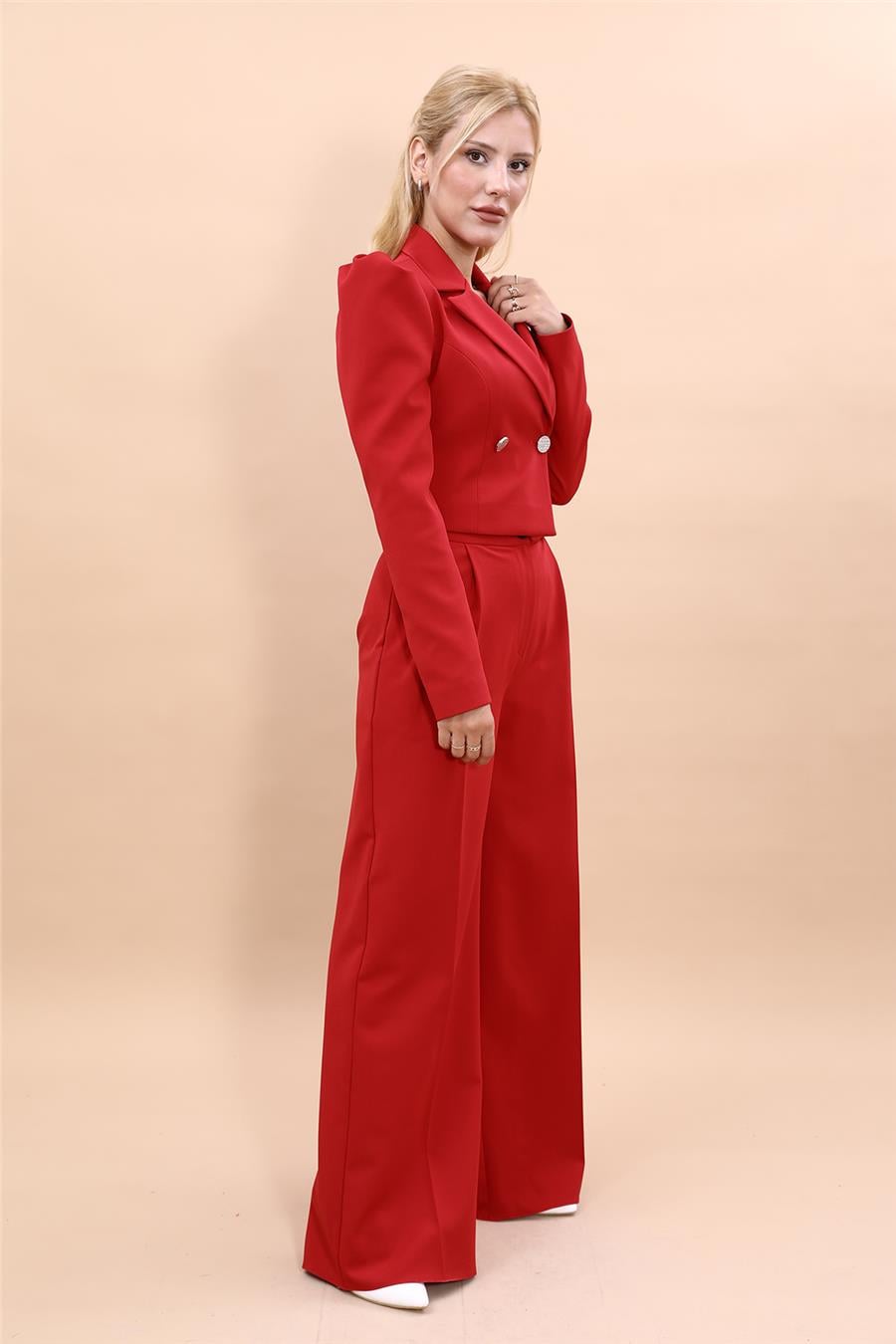 Gömlek Yaka Kısa Ceket & Erkek Yaka Drape Kollu Kısa Ceket-Kırmızı Önder Özsoy 1057521 Drape Ceket & Yüksek Bel Pileli Bol Paça Pantolon Takım