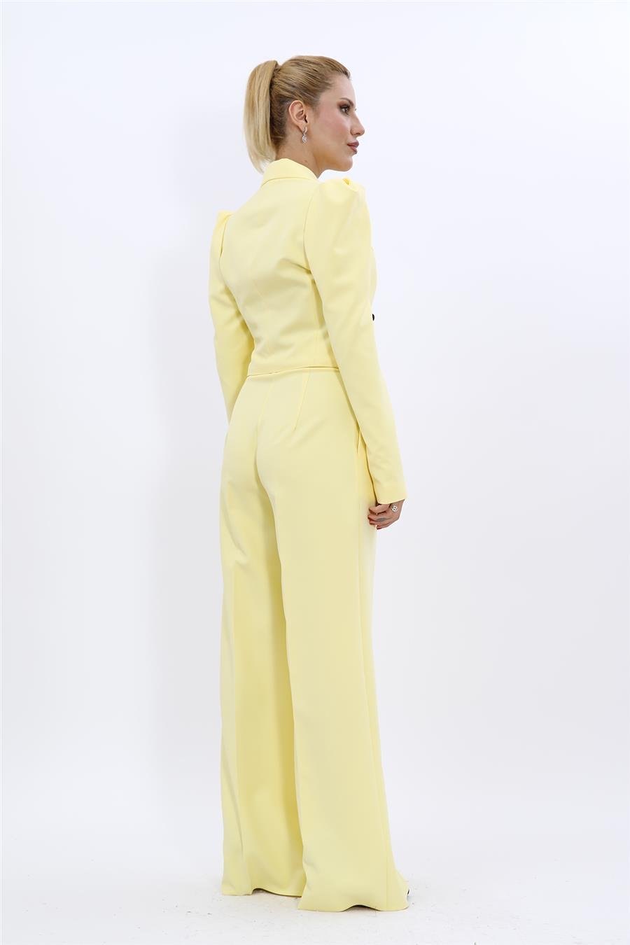 Gömlek Yaka Kısa Ceket & Erkek Yaka Drape Kollu Kısa Ceket-Sarı Önder Özsoy 1057521 Drape Ceket & Yüksek Bel Pileli Bol Paça Pantolon Takım