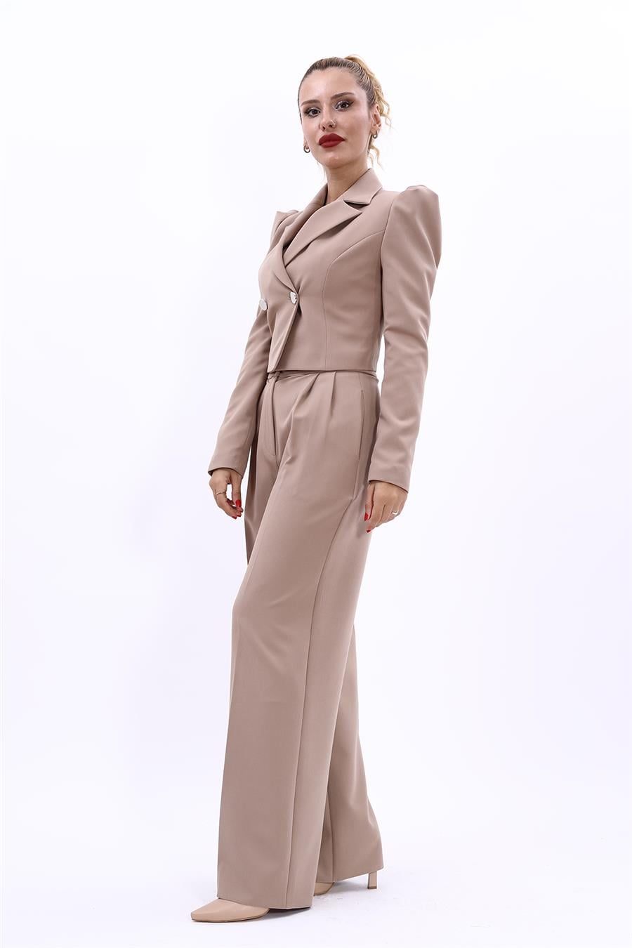 Gömlek Yaka Kısa Ceket & Erkek Yaka Drape Kollu Kısa Ceket-Taş Önder Özsoy 1057521 Drape Ceket & Yüksek Bel Pileli Bol Paça Pantolon Takım