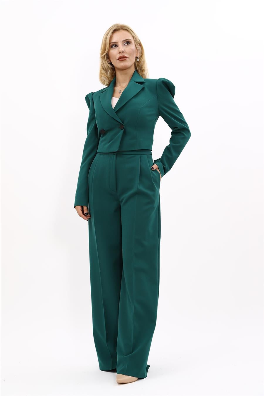Gömlek Yaka Kısa Ceket & Erkek Yaka Drape Kollu Kısa Ceket-Zümrüt Önder Özsoy 1057521 Drape Ceket & Yüksek Bel Pileli Bol Paça Pantolon Takım