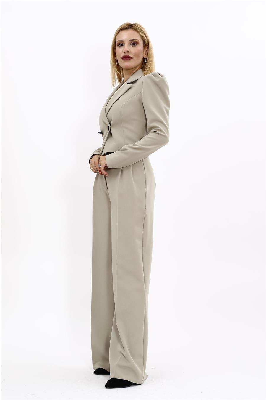 Gömlek Yaka Kısa Ceket & Erkek Yaka Drape Kollu Kısa Ceket-Bambu Önder Özsoy 1057521 Drape Ceket & Yüksek Bel Pileli Bol Paça Pantolon Takım