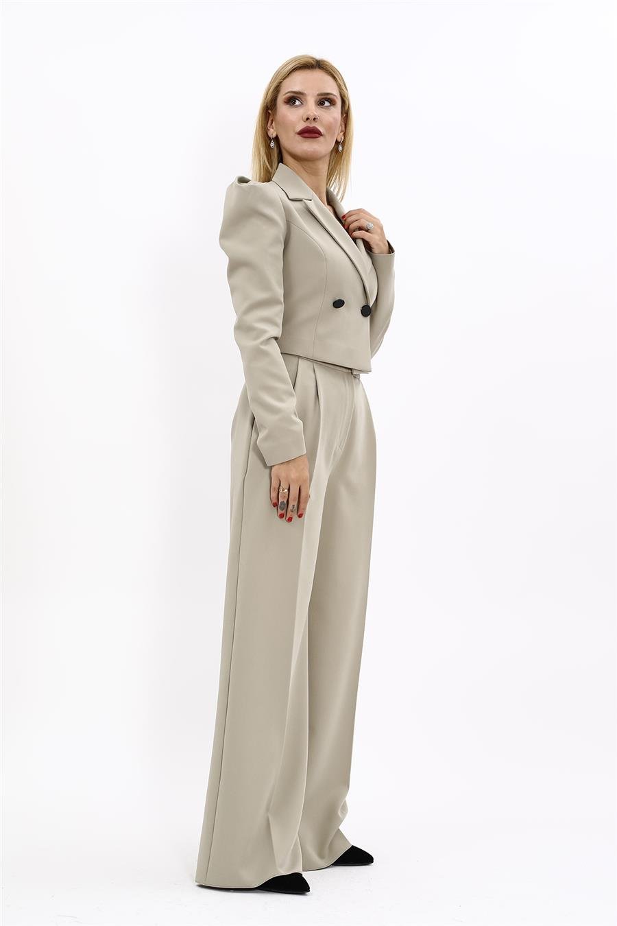 Gömlek Yaka Kısa Ceket & Erkek Yaka Drape Kollu Kısa Ceket-Bambu Önder Özsoy 1057521 Drape Ceket & Yüksek Bel Pileli Bol Paça Pantolon Takım