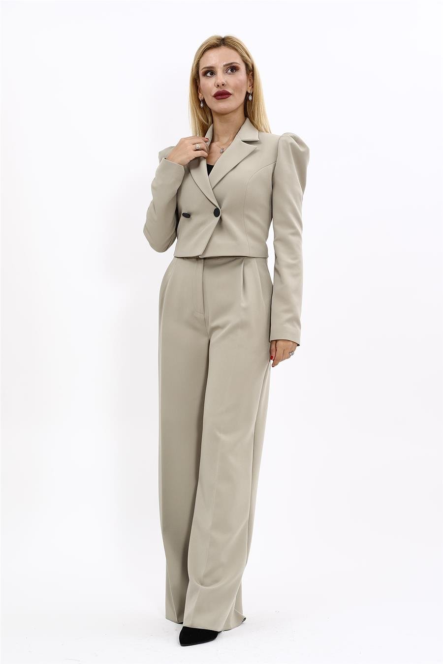 Gömlek Yaka Kısa Ceket & Erkek Yaka Drape Kollu Kısa Ceket-Bambu Önder Özsoy 1057521 Drape Ceket & Yüksek Bel Pileli Bol Paça Pantolon Takım