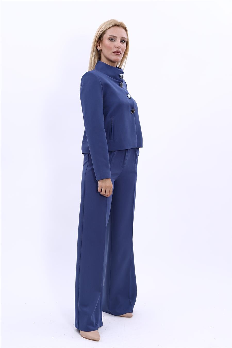 Oval Dik Yaka Kısa Ceket &  Korsaj Kemer Palazzo Pantolon-İndigo Önder Özsoy 1010522 Boydan Düğmeli Mini Ceket & Kemerli Bol Paça Pantolon Takım