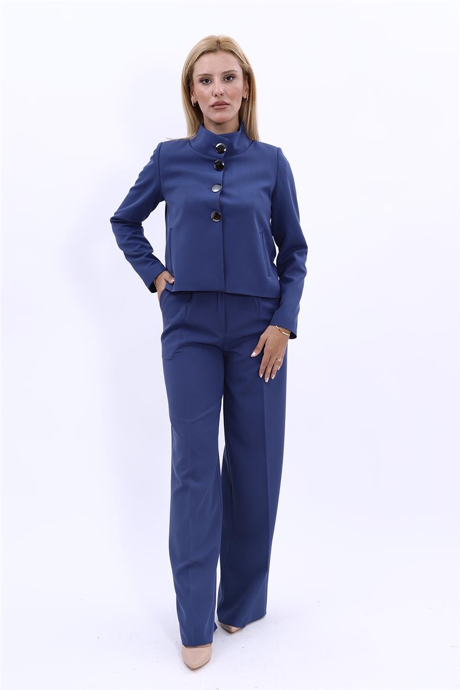 Oval Dik Yaka Kısa Ceket &  Korsaj Kemer Palazzo Pantolon-İndigo Önder Özsoy 1010522 Boydan Düğmeli Mini Ceket & Kemerli Bol Paça Pantolon Takım
