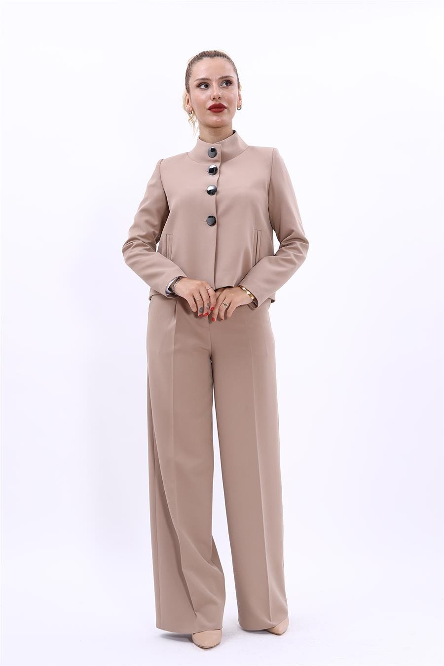 Oval Dik Yaka Kısa Ceket &  Korsaj Kemer Palazzo Pantolon-Taş Önder Özsoy 1010522 Boydan Düğmeli Mini Ceket & Kemerli Bol Paça Pantolon Takım