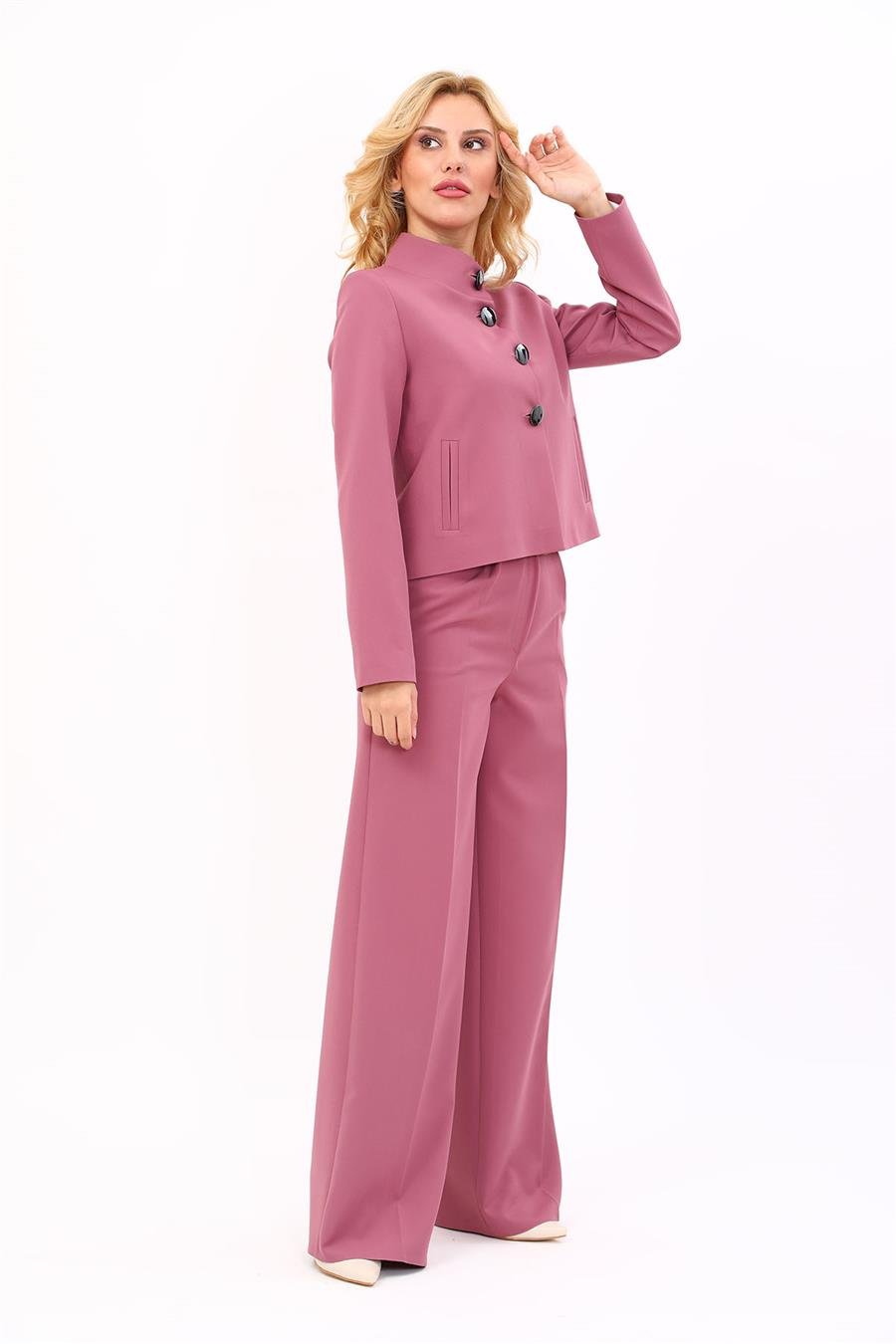 Oval Dik Yaka Kısa Ceket &  Korsaj Kemer Palazzo Pantolon-Rose Önder Özsoy 1010522 Boydan Düğmeli Mini Ceket & Kemerli Bol Paça Pantolon Takım