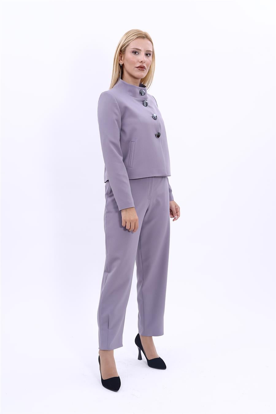 Oval Dik Yaka Kısa Ceket &  Paçası Pileli Pantolon-Antrasit Önder Özsoy 1010532 Boydan Düğmeli Mini Ceket & Pileli paça pantolon