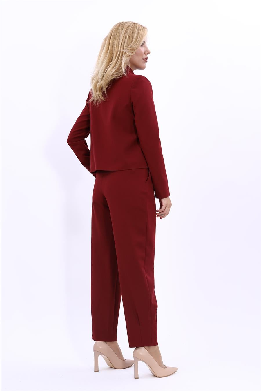 Oval Dik Yaka Kısa Ceket &  Paçası Pileli Pantolon-Bordo Önder Özsoy 1010532 Boydan Düğmeli Mini Ceket & Pileli paça pantolon
