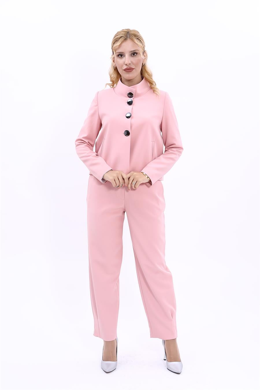 Oval Dik Yaka Kısa Ceket &  Paçası Pileli Pantolon-Pudra Önder Özsoy 1010532 Boydan Düğmeli Mini Ceket & Pileli paça pantolon