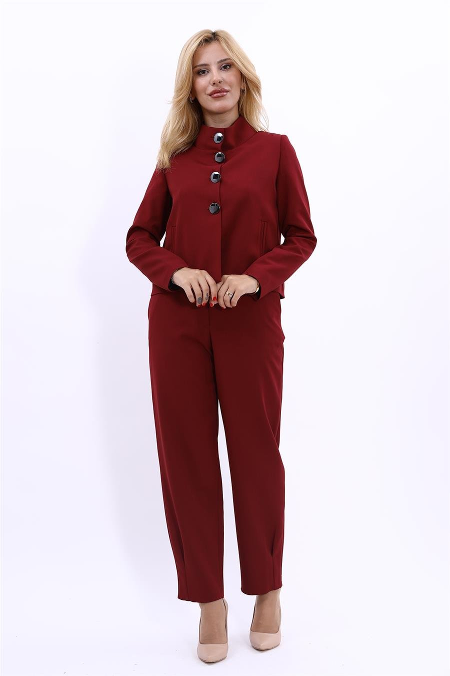 Oval Dik Yaka Kısa Ceket &  Paçası Pileli Pantolon-Bordo Önder Özsoy 1010532 Boydan Düğmeli Mini Ceket & Pileli paça pantolon