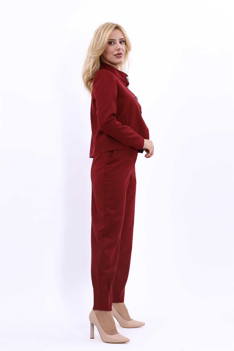 Oval Dik Yaka Kısa Ceket &  Paçası Pileli Pantolon-Bordo Önder Özsoy 1010532 Boydan Düğmeli Mini Ceket & Pileli paça pantolon