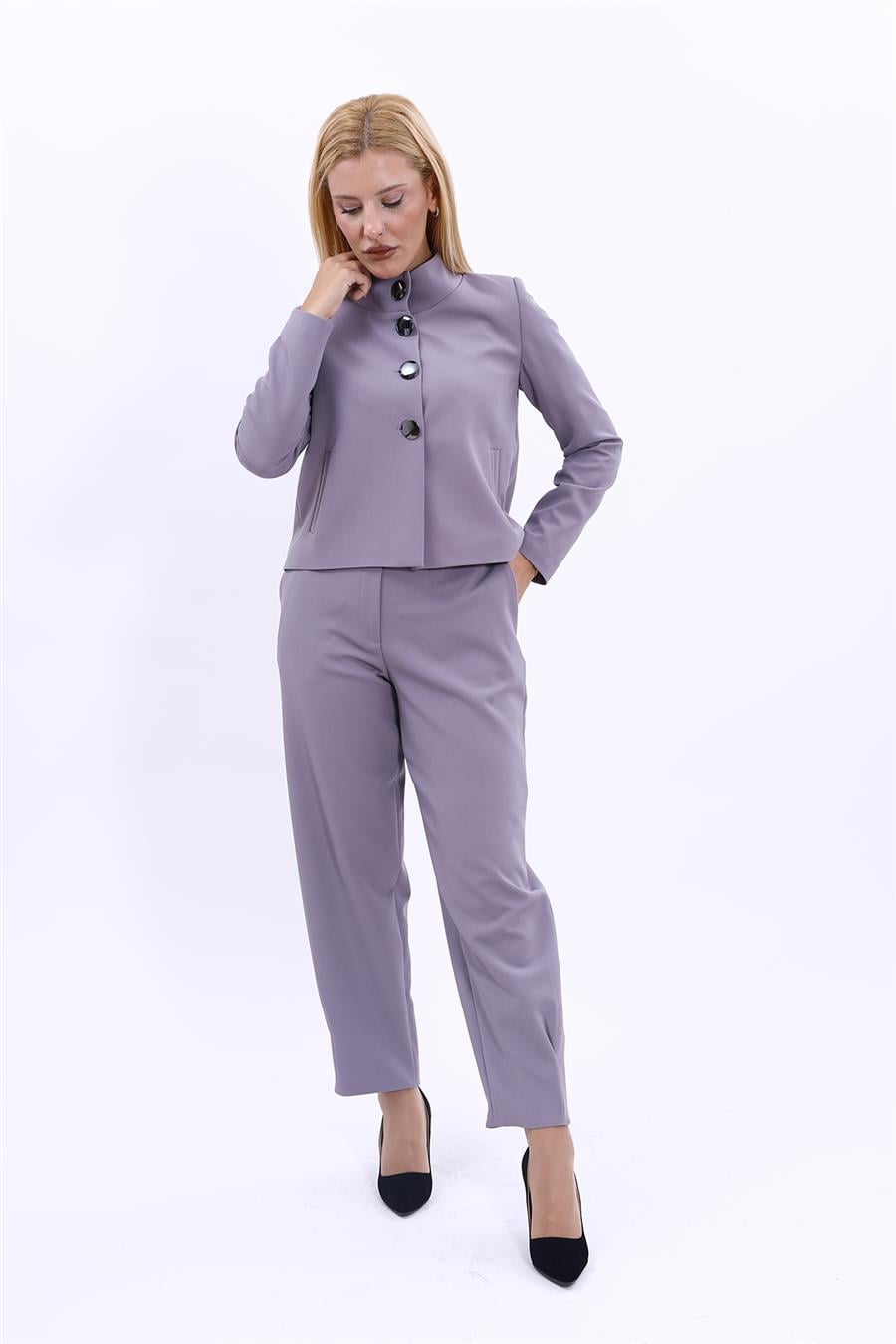 Oval Dik Yaka Kısa Ceket &  Paçası Pileli Pantolon-Antrasit Önder Özsoy 1010532 Boydan Düğmeli Mini Ceket & Pileli paça pantolon