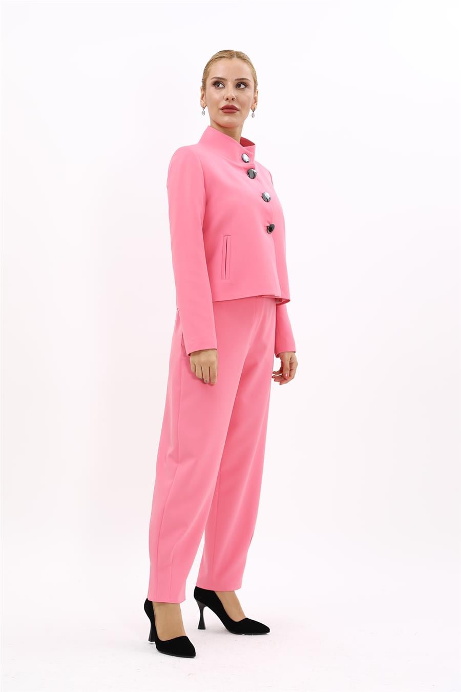 Oval Dik Yaka Kısa Ceket &  Paçası Pileli Pantolon-Pembe Önder Özsoy 1010532 Boydan Düğmeli Mini Ceket & Pileli paça pantolon