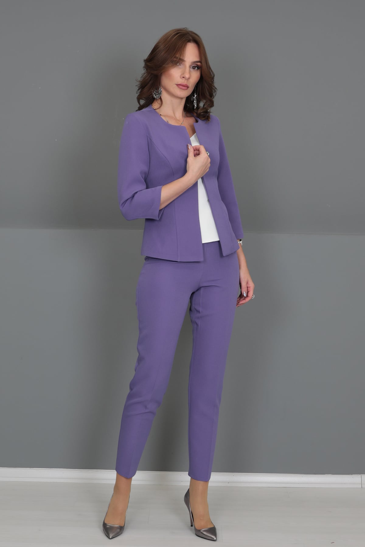 Oval Yaka Kısa Ceket & Boru Paça Pantolon Takım-Lila Önder Özsoy 1015510 Oval Yaka Kısa Ceket &  Boru Paça Pantolon Takım