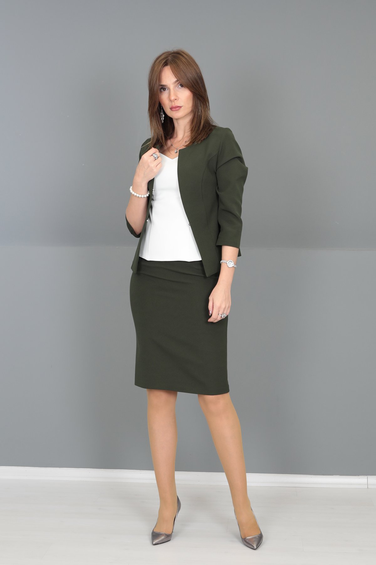 Oval Yaka Kısa Ceket & Kalem Etek Takım-Haki Önder Özsoy 1015540 Oval Yaka Kısa Ceket & Kalem Etek Takım
