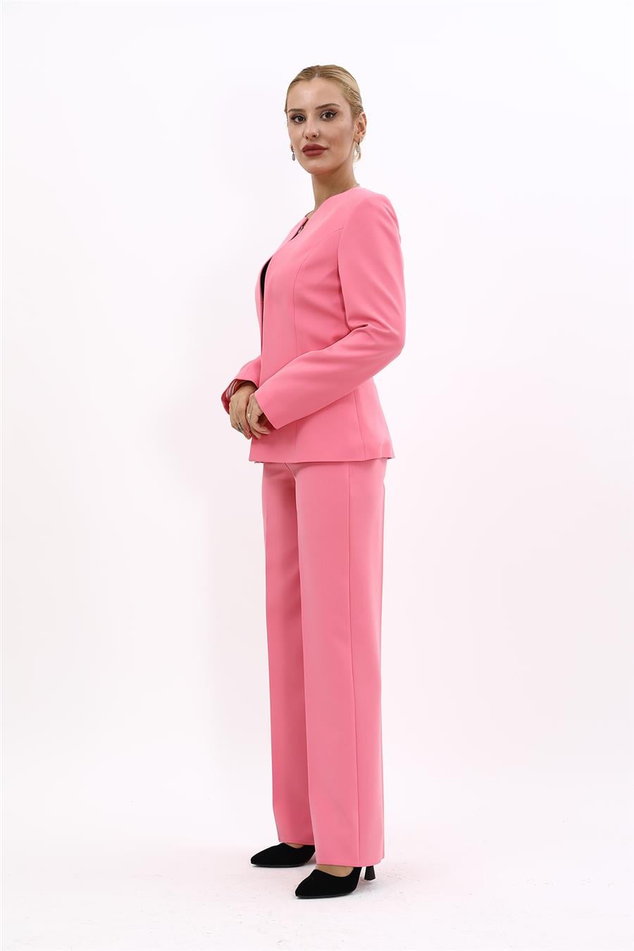 Oval Yaka Yandan Kuplu Klasik Ceket & Bol Paça Pantolon-Pembe Önder Özsoy 1043520 Oval Yaka Uzun Ceket & Bol Paça Pantolon Takım