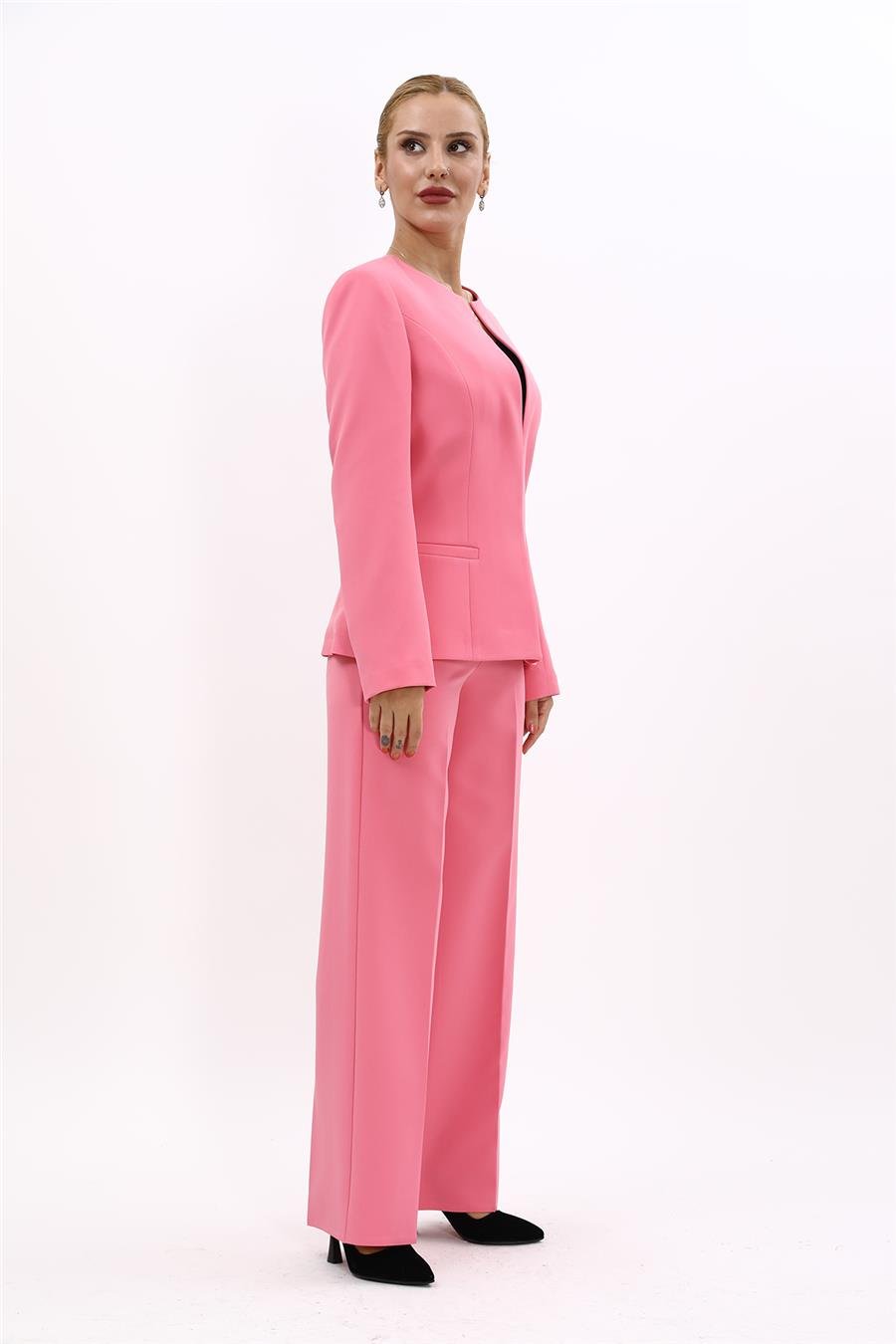 Oval Yaka Yandan Kuplu Klasik Ceket & Bol Paça Pantolon-Pembe Önder Özsoy 1043520 Oval Yaka Uzun Ceket & Bol Paça Pantolon Takım