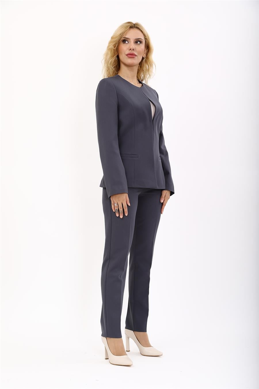 Oval Yaka Yandan Kuplu Klasik Ceket & Dar Paça Pantolon-Füme Önder Özsoy 1043510 Oval Yaka Uzun Ceket & Boru Paça Pantolon Takım
