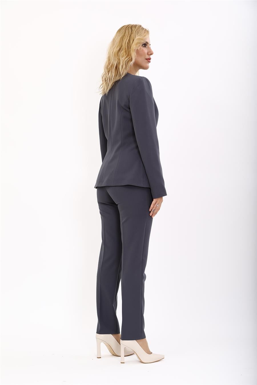 Oval Yaka Yandan Kuplu Klasik Ceket & Dar Paça Pantolon-Füme Önder Özsoy 1043510 Oval Yaka Uzun Ceket & Boru Paça Pantolon Takım