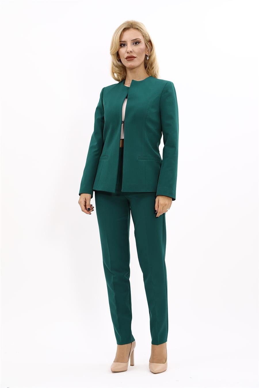 Oval Yaka Yandan Kuplu Klasik Ceket & Dar Paça Pantolon-Zümrüt Önder Özsoy 1043510 Oval Yaka Uzun Ceket & Boru Paça Pantolon Takım