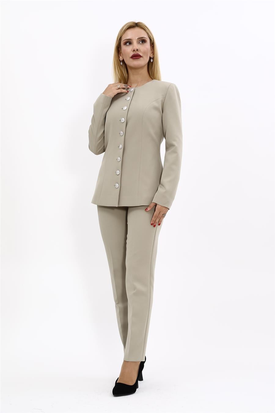 Sıfır Yaka Boydan Düğmeli Ceket & Dar Paça Pantolon-Bambu Önder Özsoy 1064510 Boydan Düğmeli Kemerli Ceket  & Boru Paça Pantolon Takım