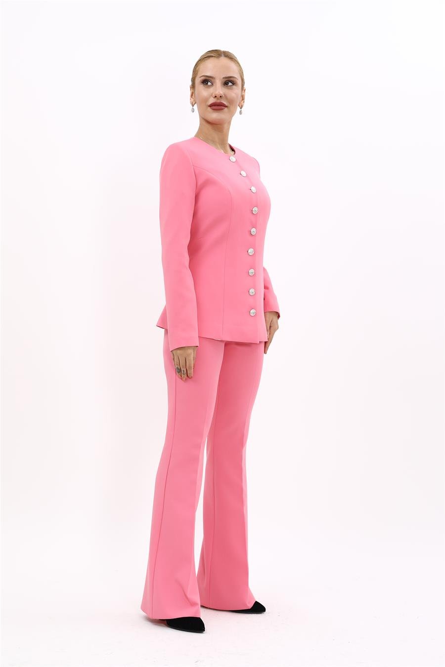 Sıfır Yaka Boydan Düğmeli Ceket & İspanyol Paça Pantolon-Pembe Önder Özsoy 1064530 Boydan Düğmeli Kemerli Ceket  & İspanyol  Paça Pantolon Takım