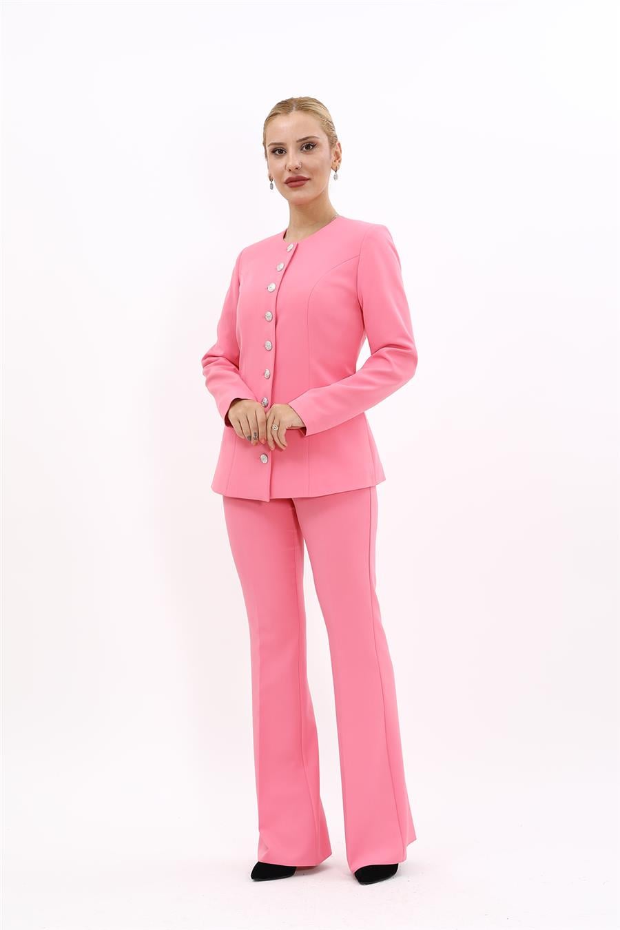 Sıfır Yaka Boydan Düğmeli Ceket & İspanyol Paça Pantolon-Pembe Önder Özsoy 1064530 Boydan Düğmeli Kemerli Ceket  & İspanyol  Paça Pantolon Takım