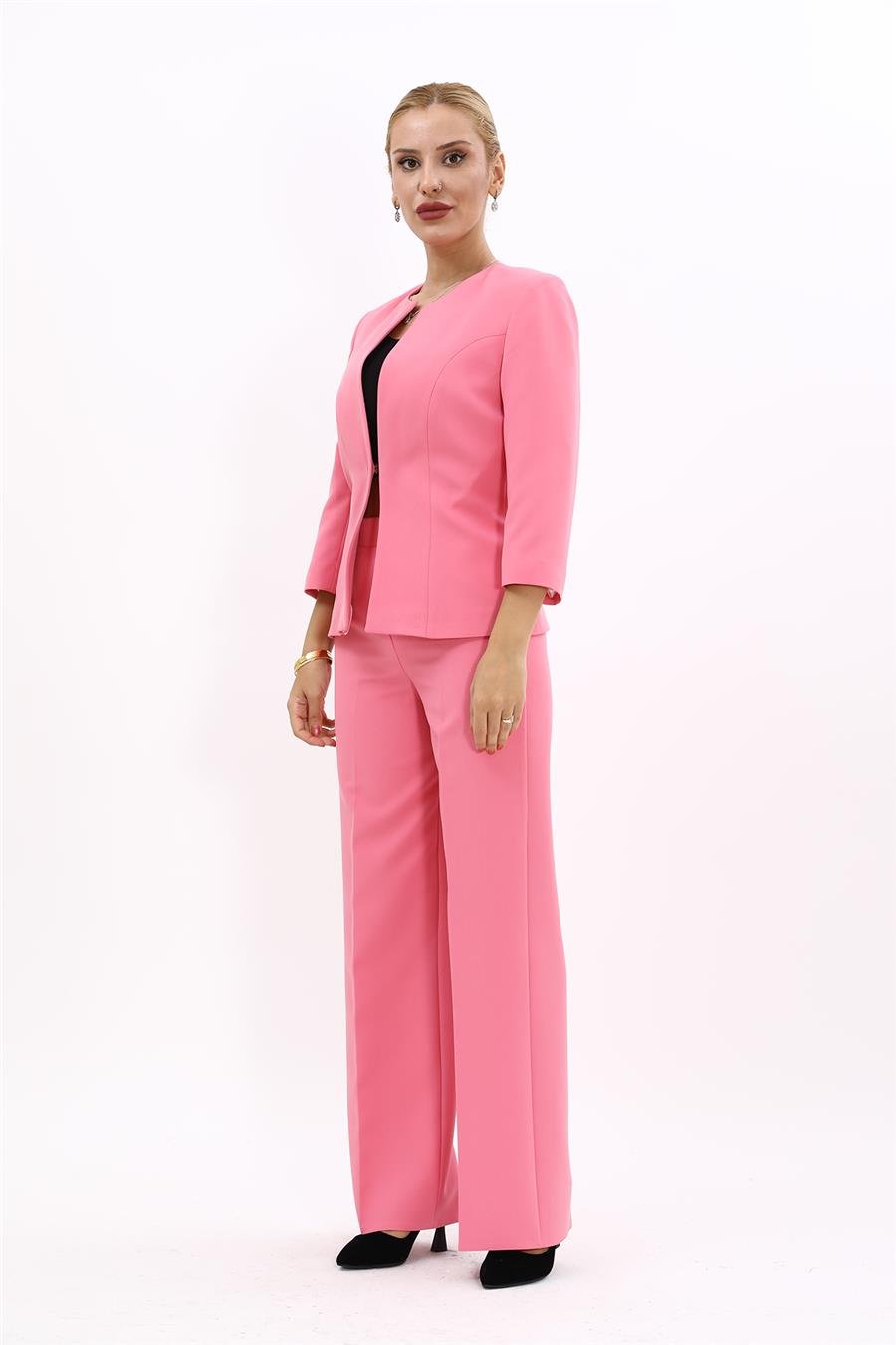 Sıfır Yaka Düz Kısa Ceket & Bol Paça Pantolon Takım-Pembe Önder Özsoy 1015520 Oval Yaka Kısa Ceket & Bol Paça Pantolon Takım
