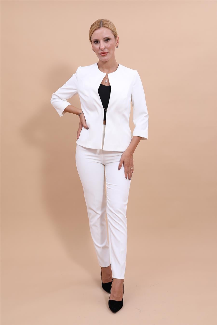 Sıfır Yaka Düz Kısa Ceket &  Dar Paça Pantolon-Beyaz Önder Özsoy 1015510 Oval Yaka Kısa Ceket & Boru Paça Pantolon Takım