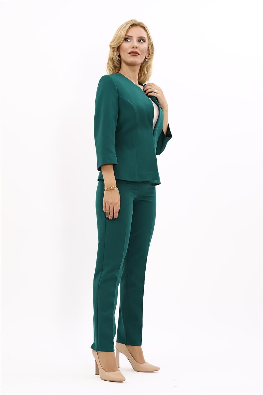 Sıfır Yaka Düz Kısa Ceket &  Dar Paça Pantolon-Zümrüt Önder Özsoy 1015510 Oval Yaka Kısa Ceket & Boru Paça Pantolon Takım