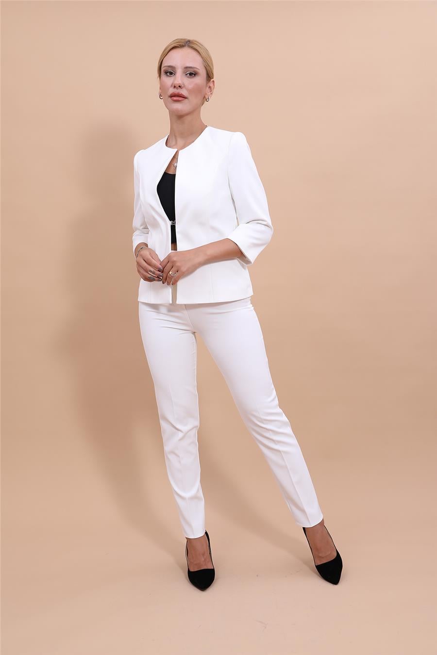 Sıfır Yaka Düz Kısa Ceket &  Dar Paça Pantolon-Beyaz Önder Özsoy 1015510 Oval Yaka Kısa Ceket & Boru Paça Pantolon Takım