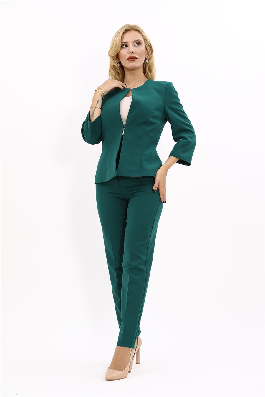Sıfır Yaka Düz Kısa Ceket &  Dar Paça Pantolon-Zümrüt Önder Özsoy 1015510 Oval Yaka Kısa Ceket & Boru Paça Pantolon Takım